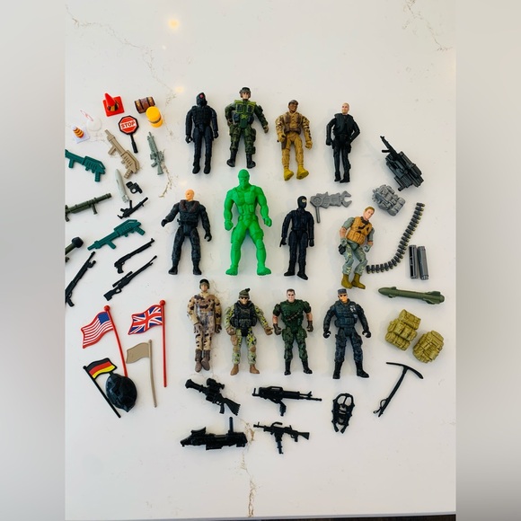 Vintage GI Joe Action Figure Lot w/ Mixed Toy Soldiers & Accessories. - Picture 8 of 10